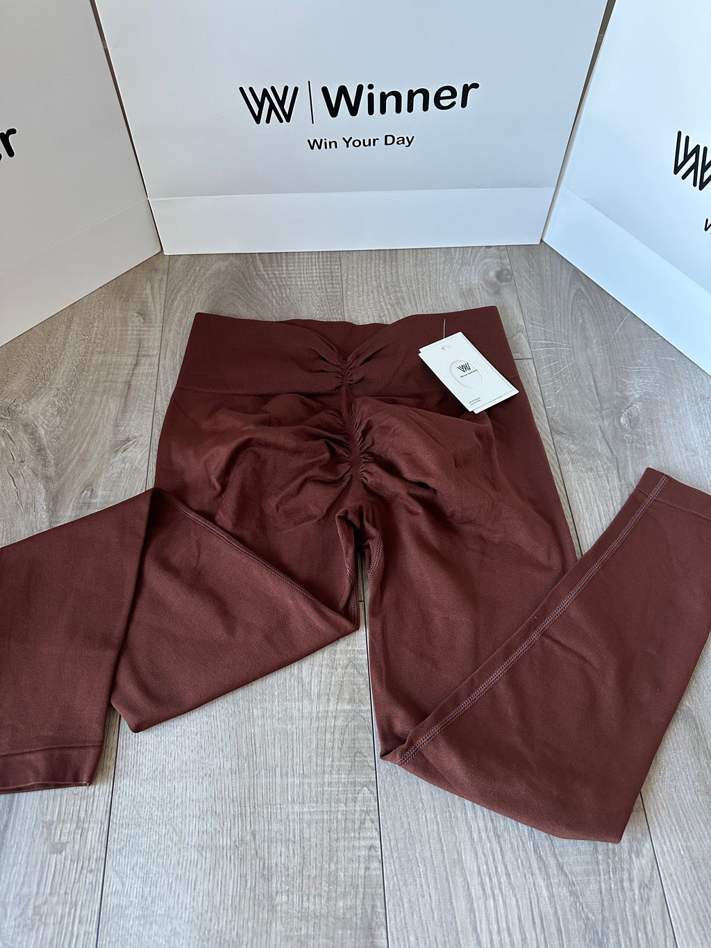 V back leggings