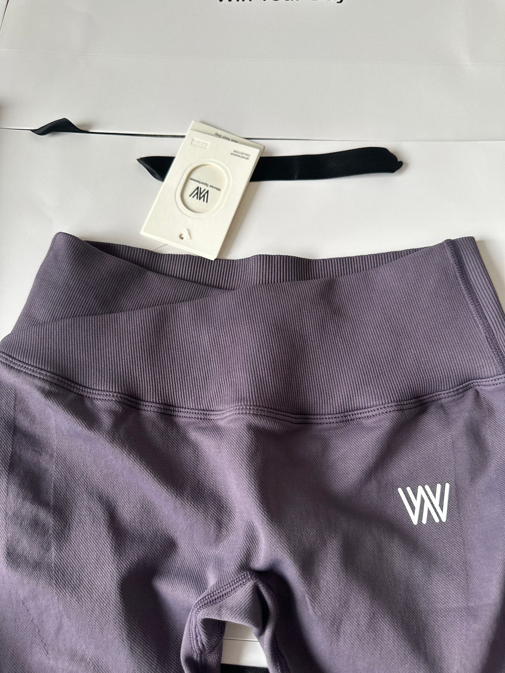 V-waist leggings